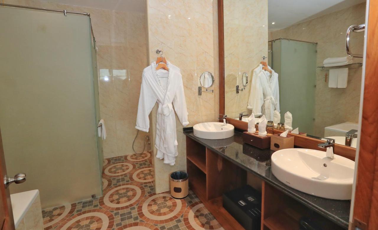 Sunset Palace View Suites Mandalay Bagian luar foto
