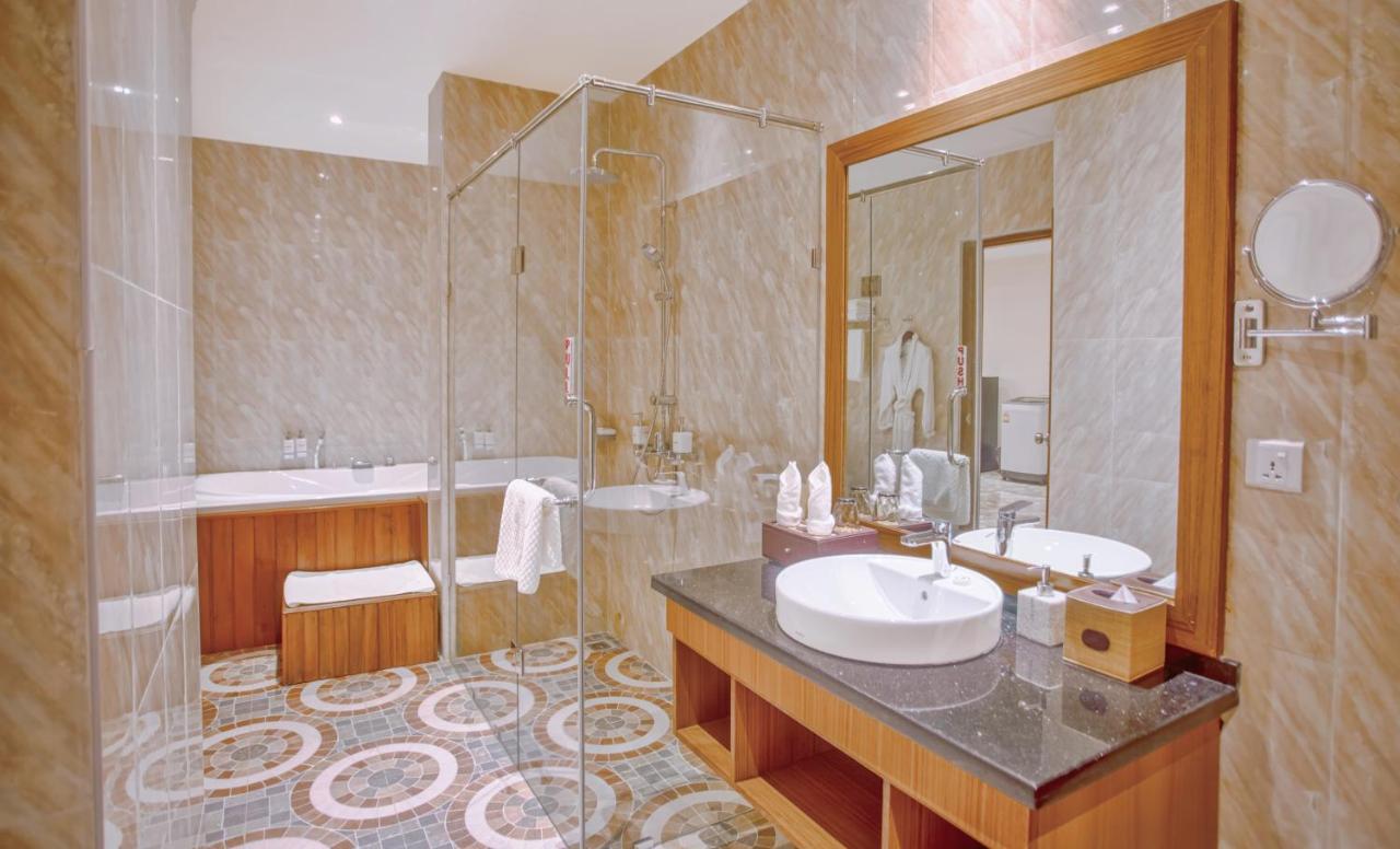 Sunset Palace View Suites Mandalay Bagian luar foto